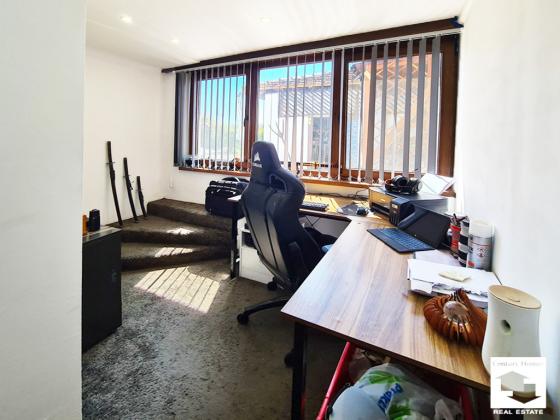 Image No.11-3 Bed House for sale