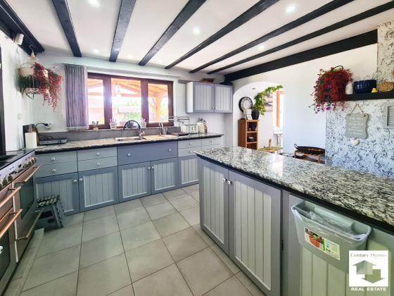 Image No.7-3 Bed House for sale