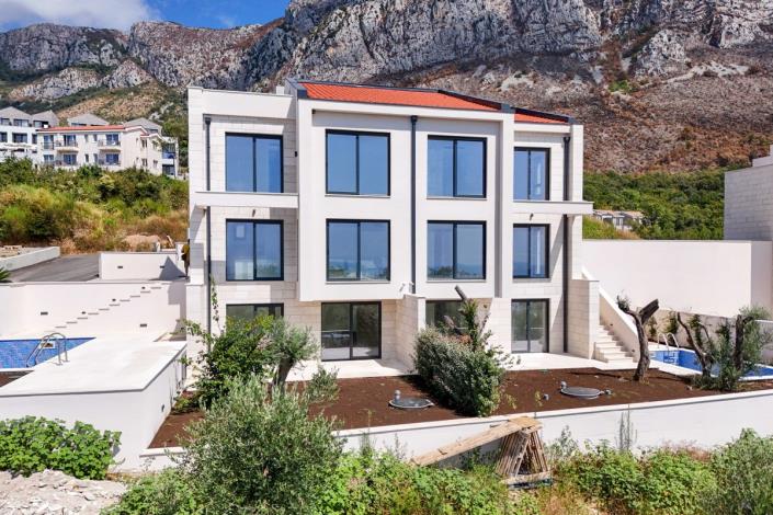 Image No.6-4 Bed Hotel for sale