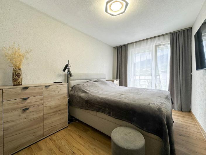 Image No.12-4 Bed House for sale