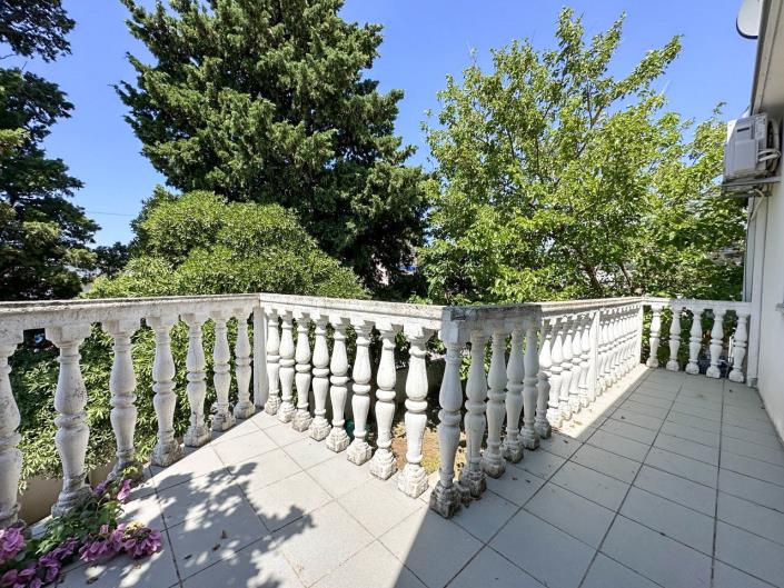 Image No.11-6 Bed House for sale
