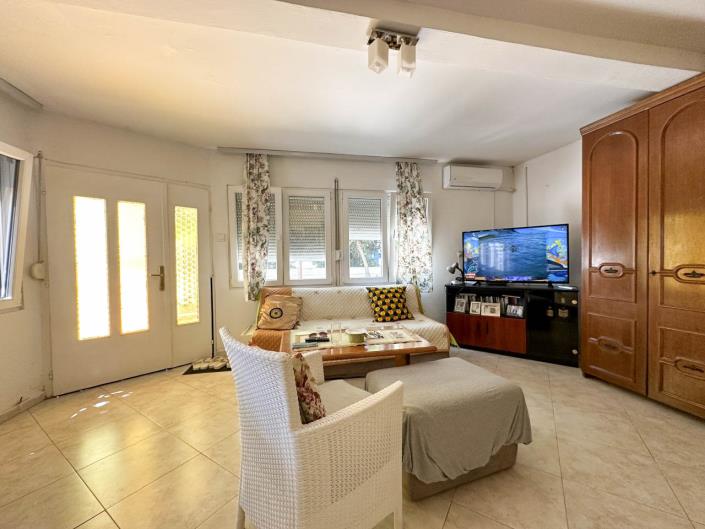 Image No.12-6 Bed House for sale