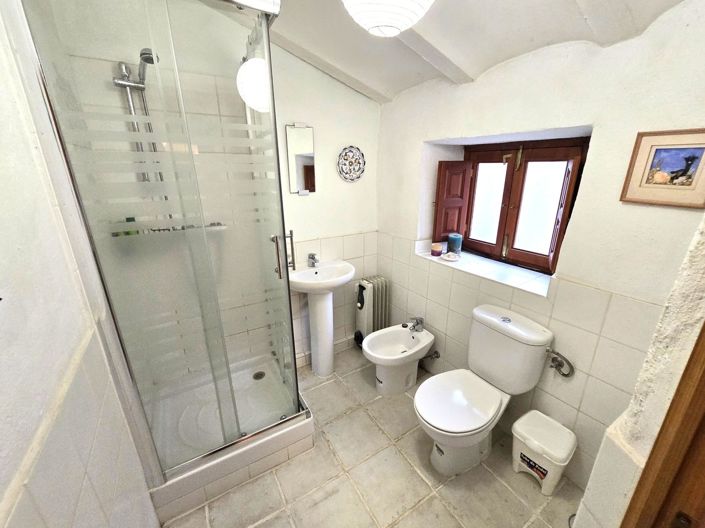 Image No.13-6 Bed Property for sale
