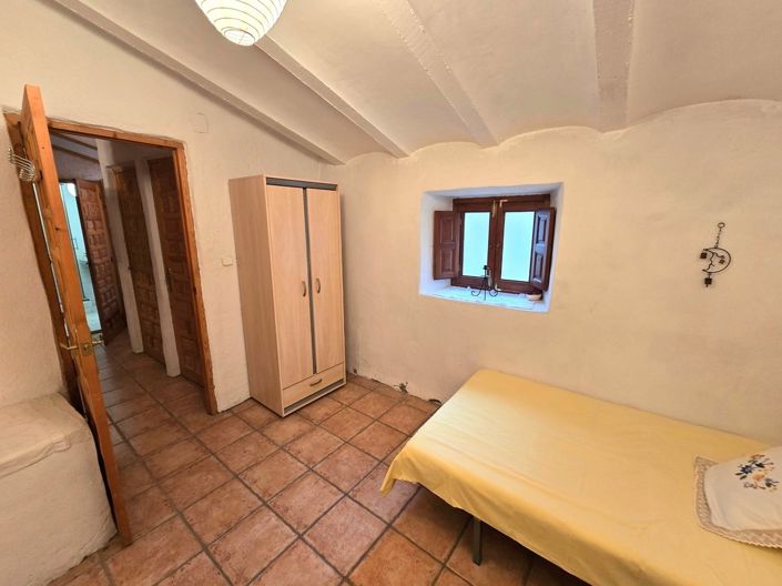 Image No.21-6 Bed Property for sale