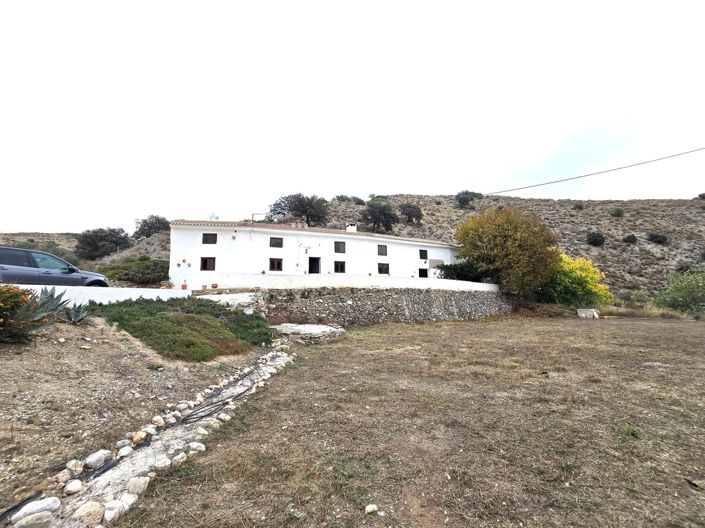 Image No.2-6 Bed Property for sale