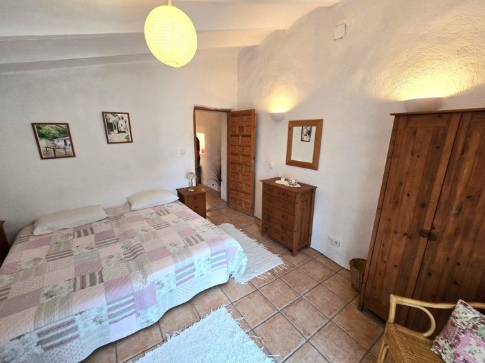 Image No.9-6 Bed Property for sale