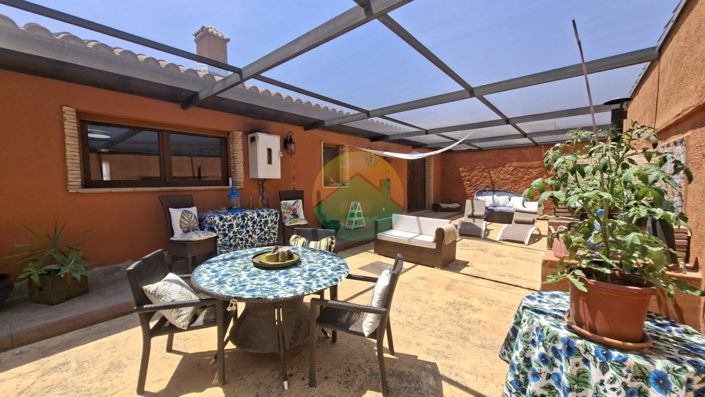 Image No.2-4 Bed House for sale