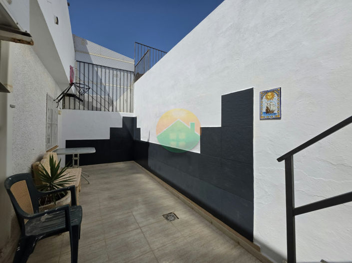 Image No.5-2 Bed House for sale