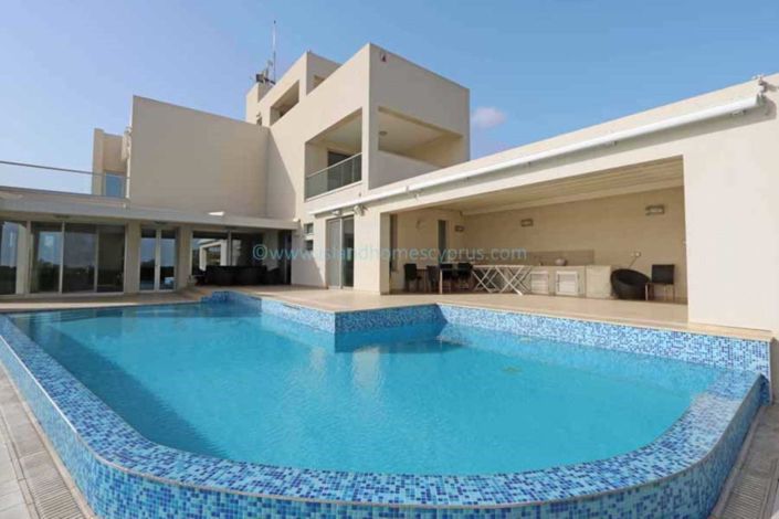 Image No.6-7 Bed Villa / Detached for sale