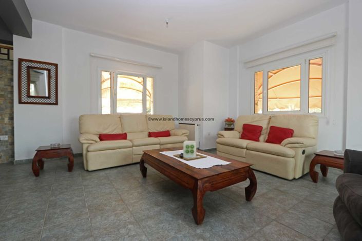 Image No.8-3 Bed Villa / Detached for sale