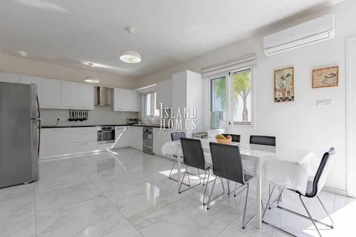 Image No.11-4 Bed Villa / Detached for sale