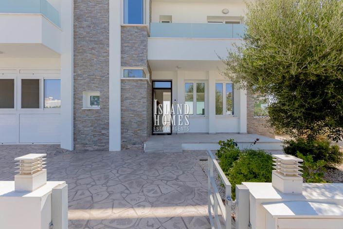 Image No.12-4 Bed Villa / Detached for sale