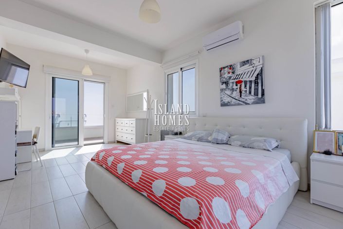 Image No.15-4 Bed Villa / Detached for sale