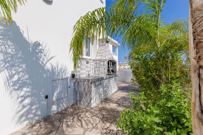 Image No.28-4 Bed Villa / Detached for sale