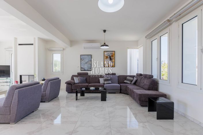 Image No.9-4 Bed Villa / Detached for sale