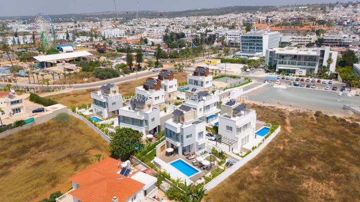 Image No.16-4 Bed Villa / Detached for sale