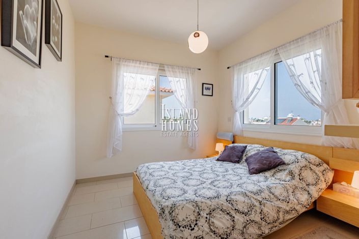 Image No.17-3 Bed Semi-Detached for sale