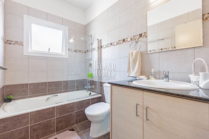 Image No.24-3 Bed Semi-Detached for sale