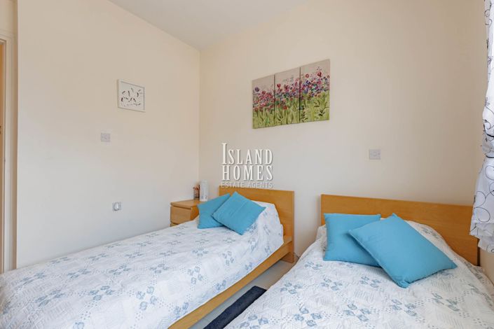 Image No.28-3 Bed Semi-Detached for sale