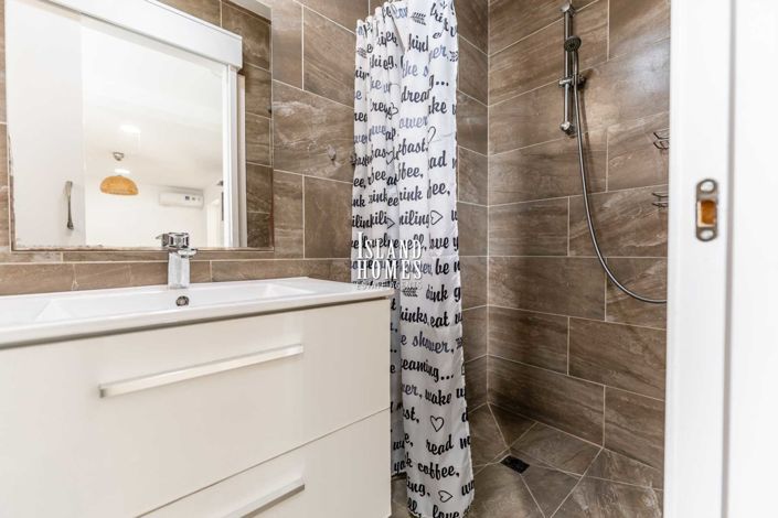 Image No.18-3 Bed Semi-Detached for sale