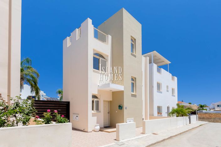 Image No.8-3 Bed Villa / Detached for sale