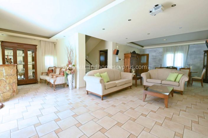 Image No.8-3 Bed Villa for sale