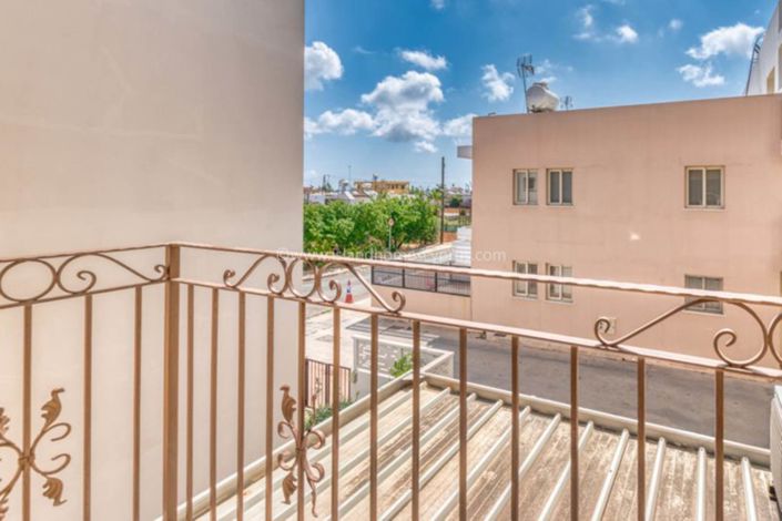 Image No.12-3 Bed Townhouse for sale