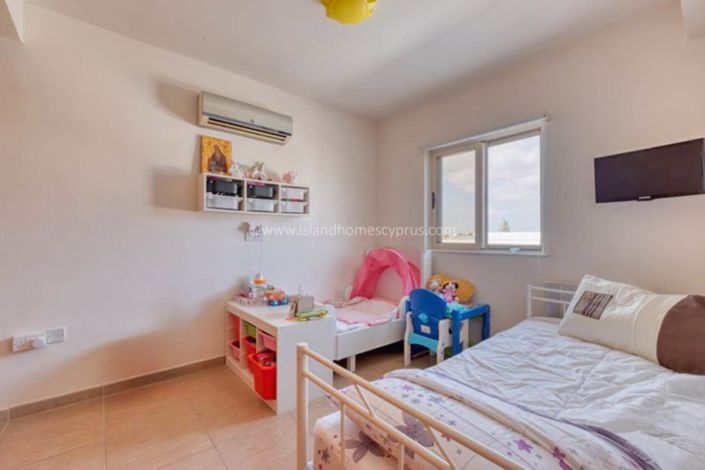 Image No.13-3 Bed Townhouse for sale