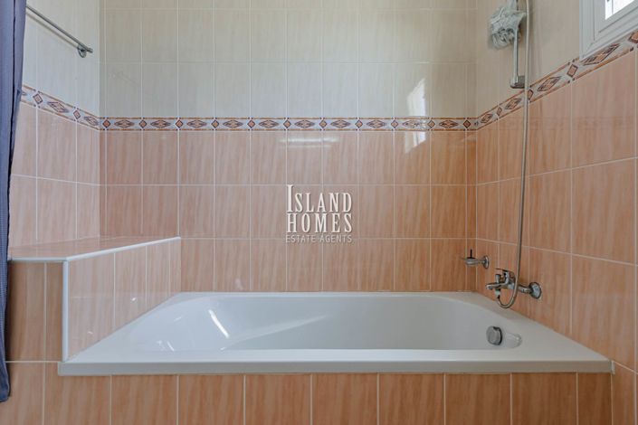 Image No.19-3 Bed Apartment for sale