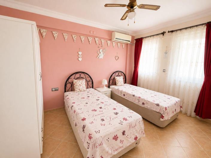 Image No.22-4 Bed Semi-Detached for sale