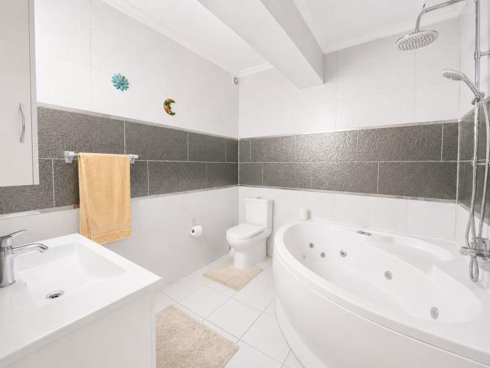 Image No.28-4 Bed Semi-Detached for sale
