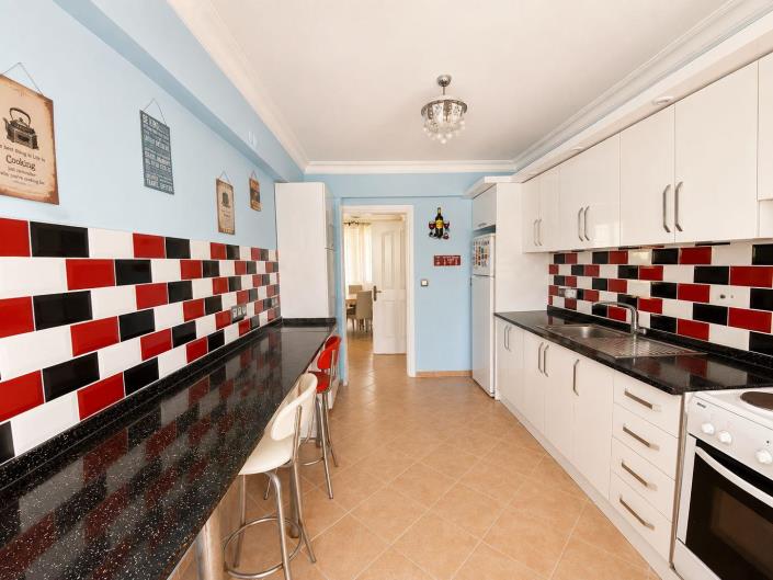 Image No.15-4 Bed Semi-Detached for sale