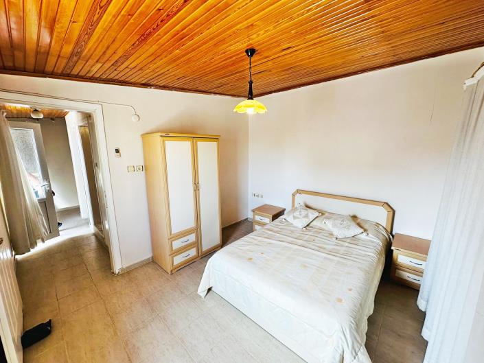 Image No.10-4 Bed Semi-Detached for sale