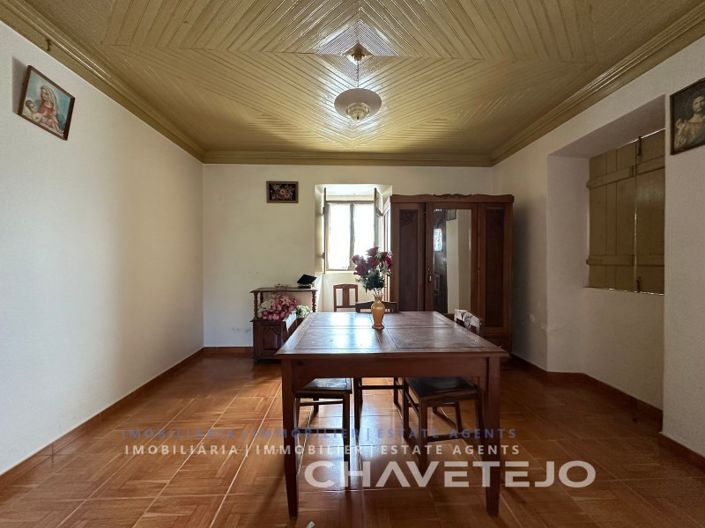 Image No.8-3 Bed House for sale