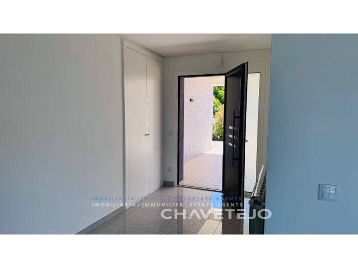 Image No.18-3 Bed House for sale