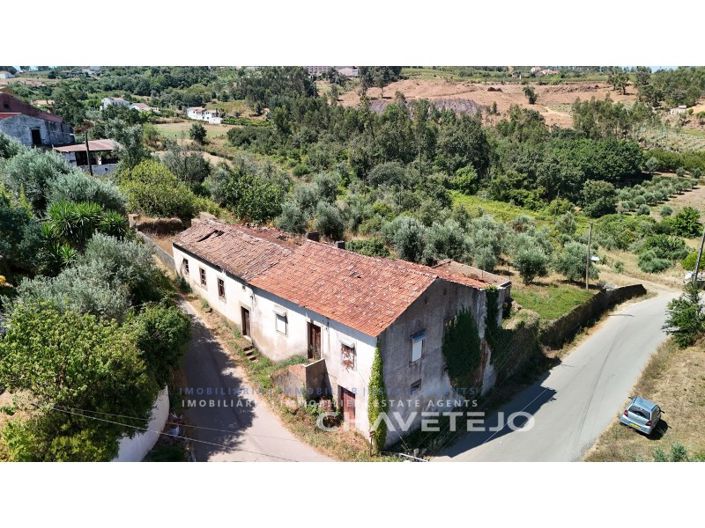 Quinta with Panoramic Views - 1.5 Hectares Near the River Zêzere