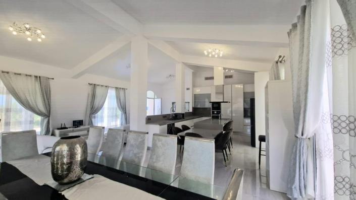 Image No.9-4 Bed Villa for sale