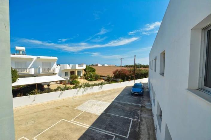 Image No.15-2 Bed Townhouse for sale