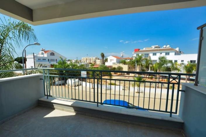 Image No.16-2 Bed Townhouse for sale