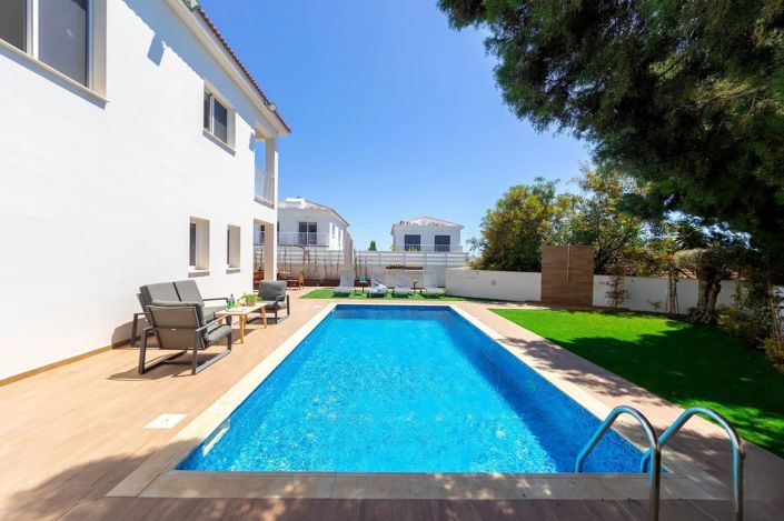 Image No.2-4 Bed Villa for sale
