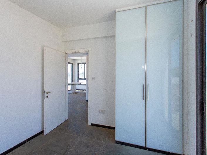 Image No.7-18 Bed Property for sale