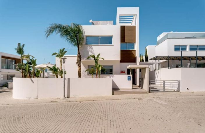 Image No.2-3 Bed Villa for sale