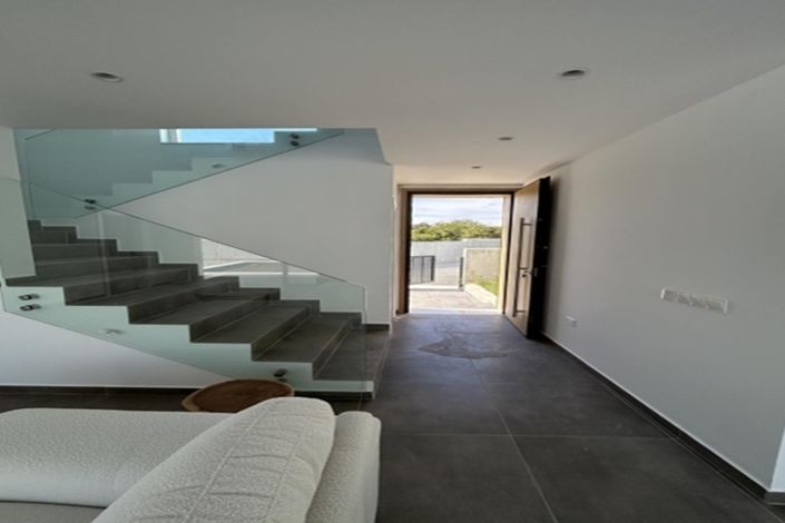 Image No.3-4 Bed Villa for sale
