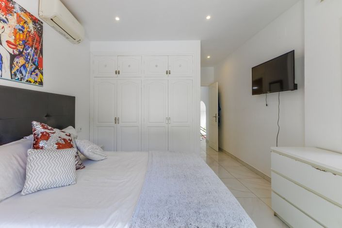 Image No.28-3 Bed Villa for sale