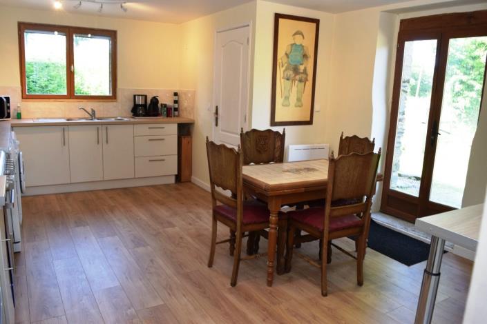 Image No.8-8 Bed House for sale