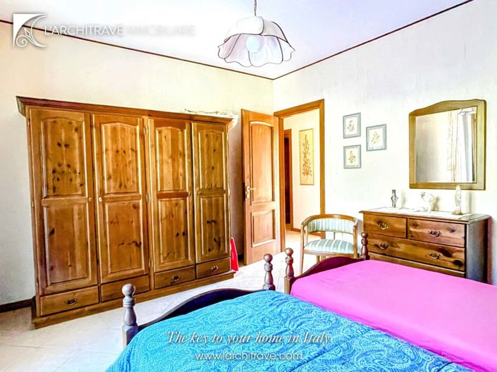 Image No.11-2 Bed House for sale