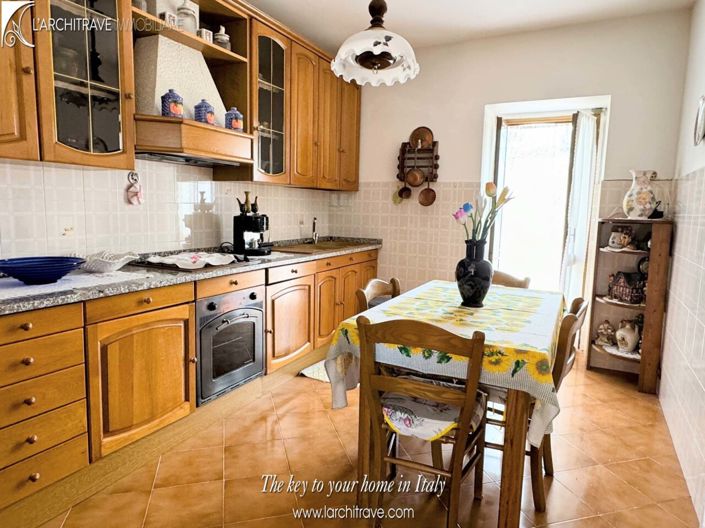 Image No.11-2 Bed House for sale