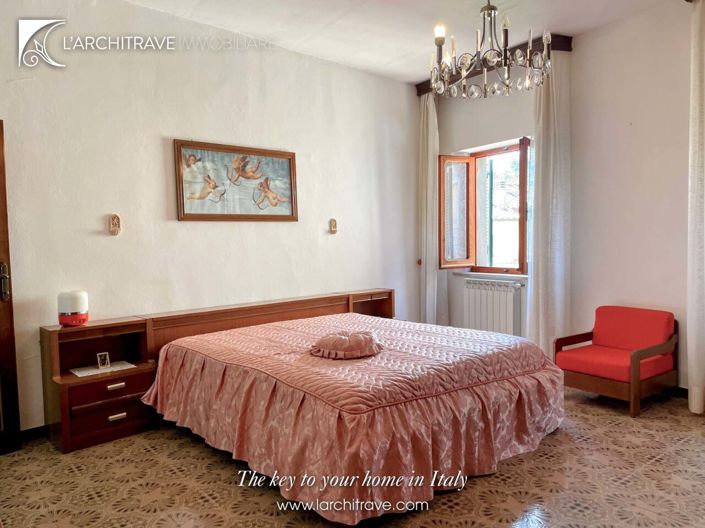 Image No.14-3 Bed House for sale