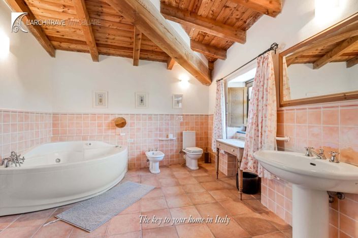 Image No.15-6 Bed House for sale