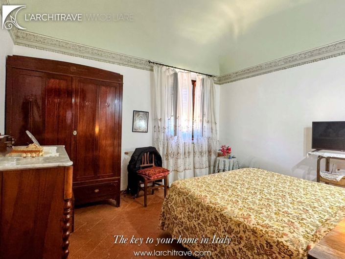 Image No.17-3 Bed House for sale
